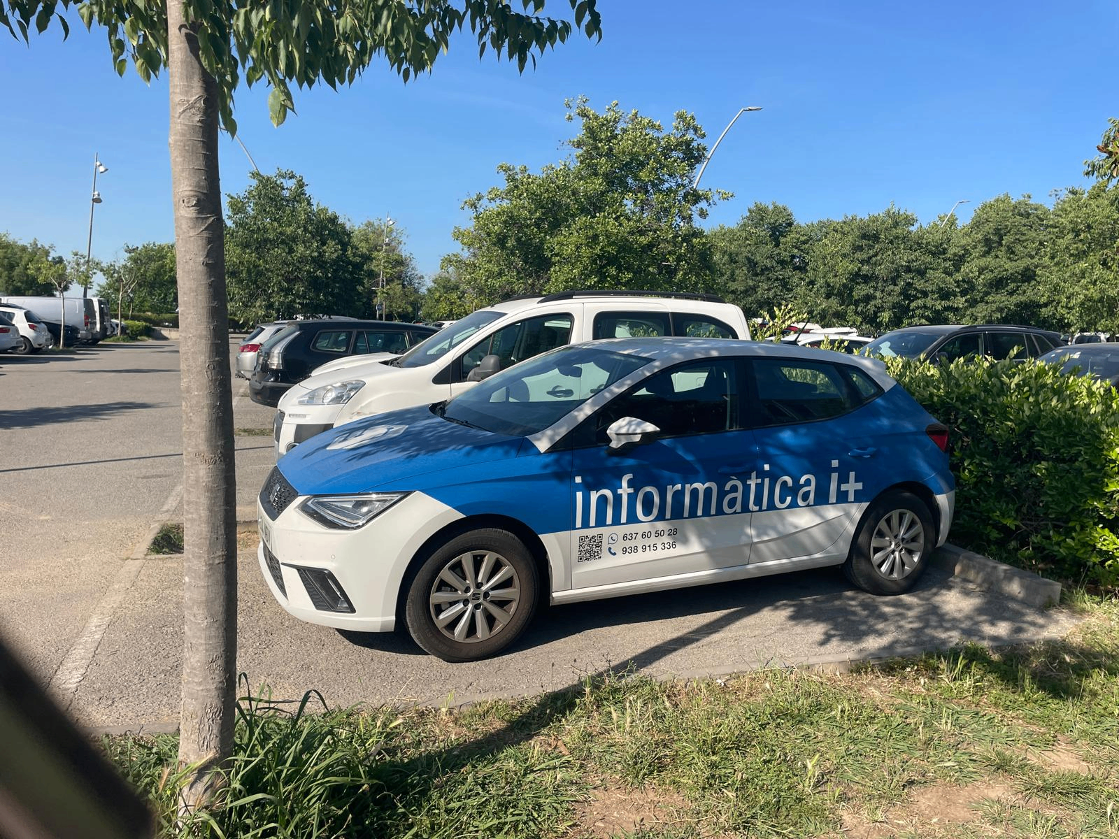 Vehículo de informàtica i més para servicio presencial